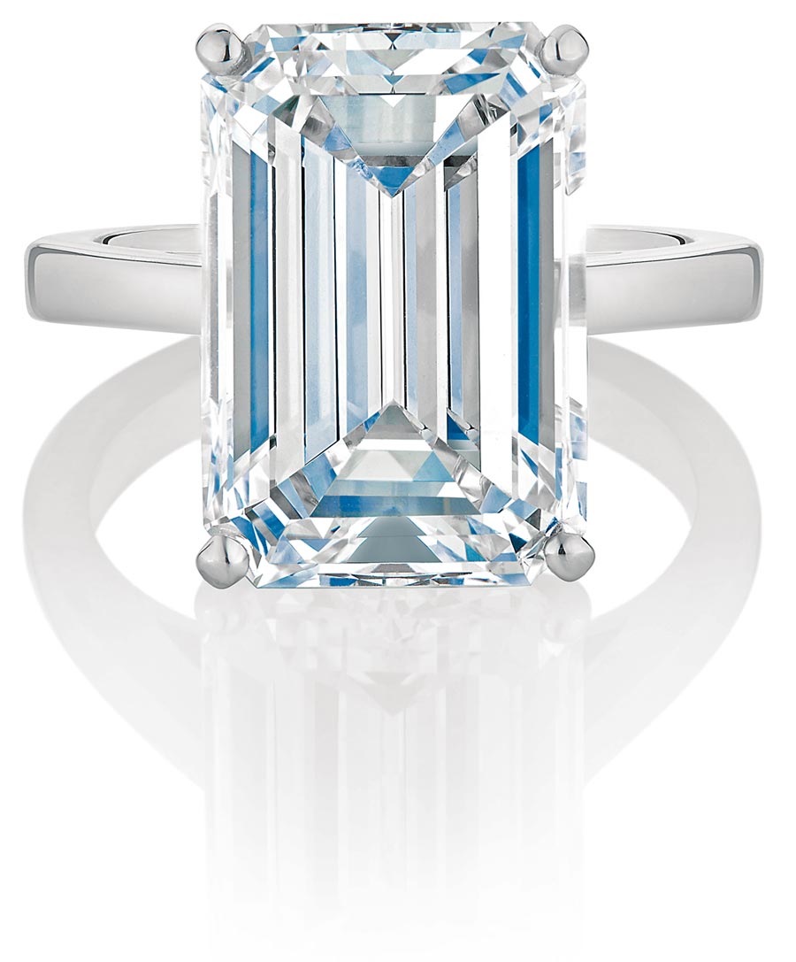 De Beers DB Classic祖母綠形切割鑽石戒指，主鑽11.12克拉，Type IIa等級，約9380萬元。（De Beers提供）