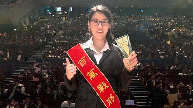 黄黛闵从月领26K变成年薪百万经纪人，继续朝着梦想前进。