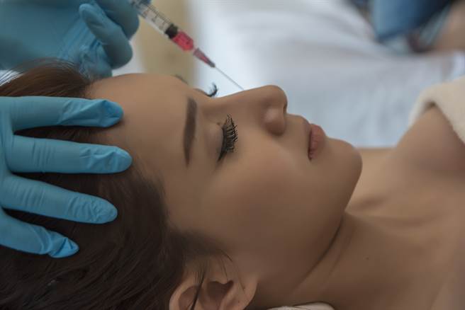 戽斗妹连吃都成问题 含泪整形网惊撞脸龙母(示意图/非当事人/达志影像)