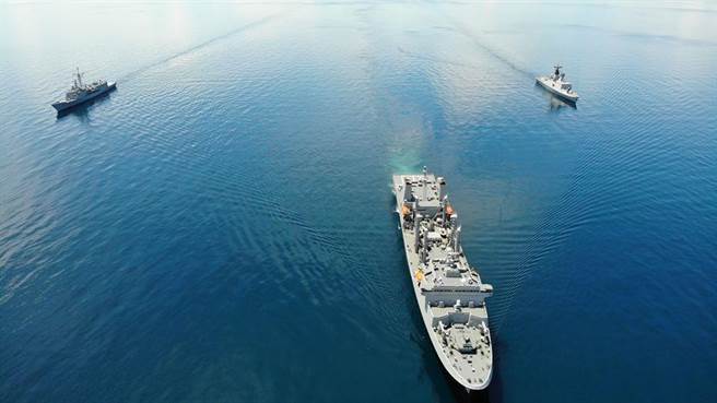 我敦陆舰队爆出3例确诊，国防部在记者会上澄清绝无知情不报、隐匿疫情，不过网路上就有过来人直言，「士兵隐瞒病情根本超常见」！（图摘自中华民国海军）