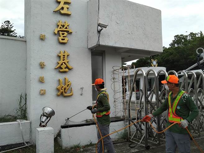 國軍染疫高市環保局派人力到左營海軍基地等各區域進行消毒作業 社會 中時