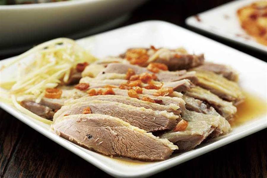 「鴨肉切盤」肉質香甜可口，是「合鴨米灶腳」的必點菜色。（小／120元，大／200元）（圖／于魯光攝）