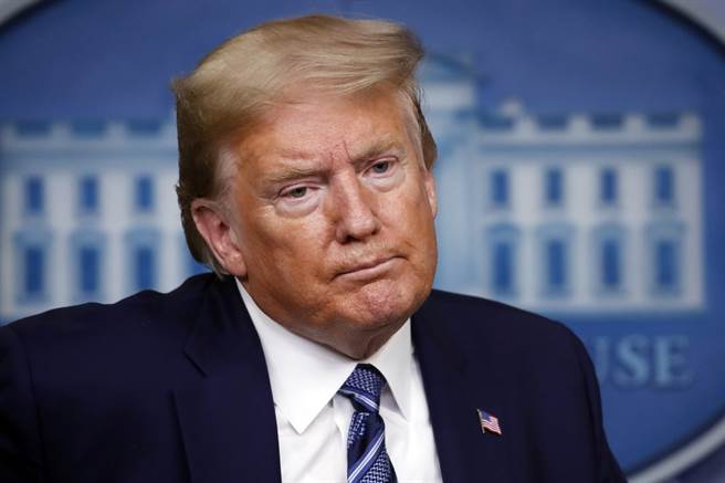 北韩最高领导人金正恩惊传进行心血管手术后「病危」，对此，美国总统川普21日表示，不确定报导是否是真的，如果是真的，那他祝福金正恩。（图／美联社）