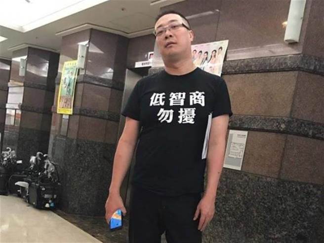 敦睦艦隊支隊長陳道輝少將遭懲處，朱學恒臉書開炮「政府才該負責」 (圖／翻攝自朱學恒臉書)