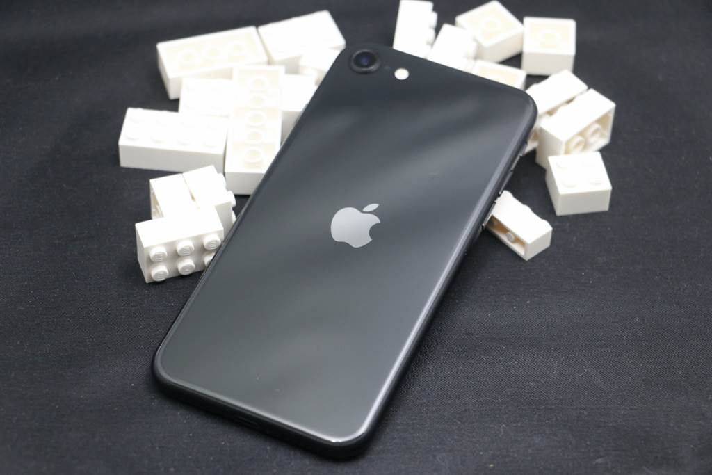開箱]新iPhone SE：果粉入手輕選擇單手用最適合- 科技- 科技