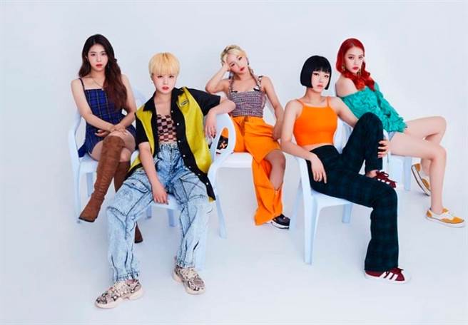 韩女团成员体重平均60公斤掀话题 因新冠肺炎全体遭解约！(图/ 摘自脸书@소녀주의보 - GSA)