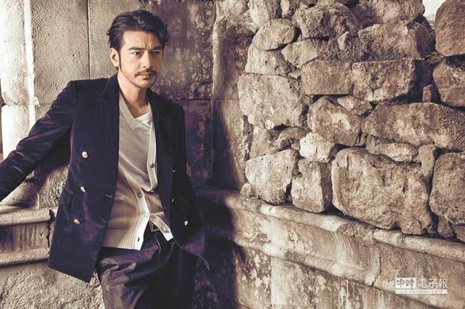 金城武被网友封为零负评男神：「长那么帅，竟然都没有绯闻」 （图／《VOGUE》提供）