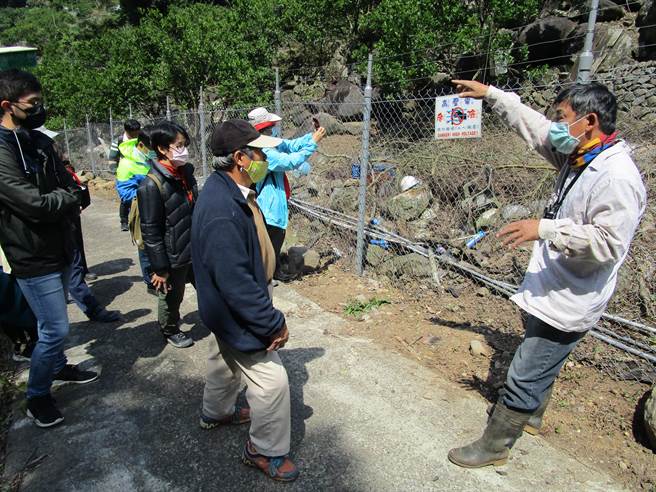 北投区农会农地为北市第一处电围网防猴示范点。（北市动保处提供／谭宇哲台北传真）
