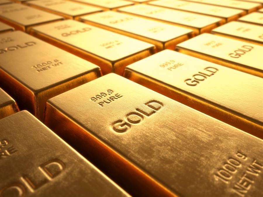 CIBC認為，各國央行實施寬鬆貨幣政策，將營造出對黃金有利的環境，因此調升今明年黃金均價。(圖/美聯社)