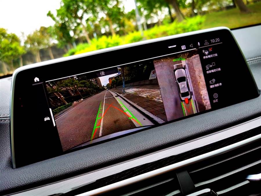 而360度環景輔助攝影結合自動停車輔助系統、自動倒車輔助系統及停車後方防撞輔助等，不僅停車輕鬆便利，同時也顧及到周邊人、物的安全。