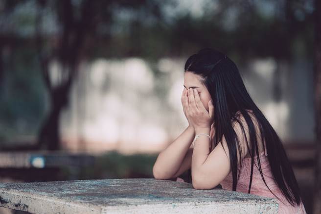 高中女惨沦泄欲工具，男师在新婚隔天也带她衝摩铁滚床。（达志影像/shutterstock提供）