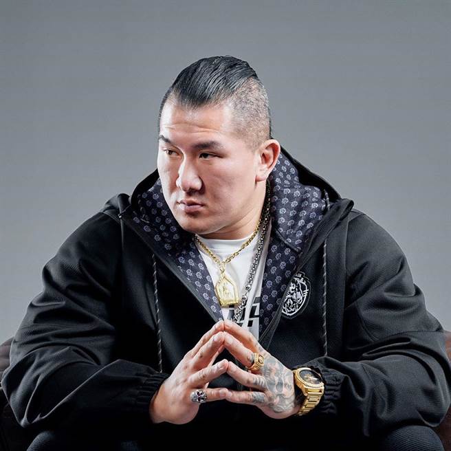 向来有话直说的「馆长」陈之汉对近日台铁杀警案判决无法接受，今（2日）更用一则有3个不同结局的故事来讽刺当前台湾法律。（摘自馆长脸书：飙捍）