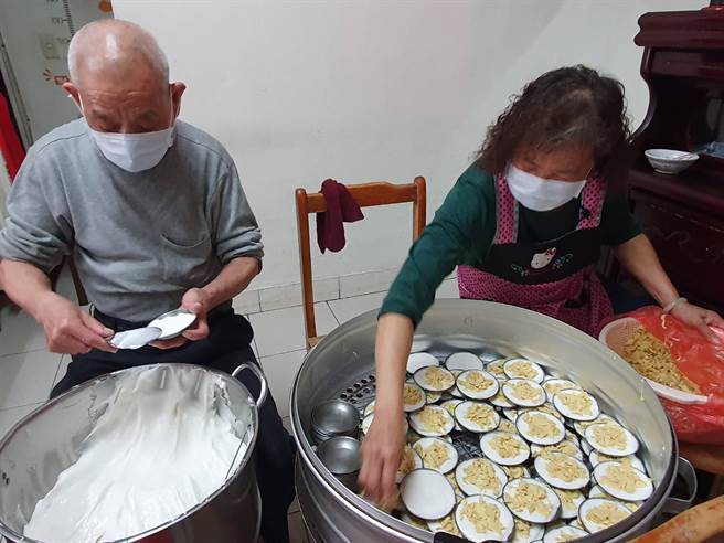 老板每天现包、现蒸手工肉圆。(照片/游定刚 拍摄)