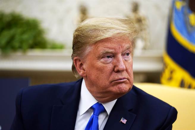 新冠肺炎已造成全美逾7万人丧命，美国总统川普6日坦言，新冠病毒是美国有史以来遭遇的最惨烈攻击，造成的伤害比珍珠港事件及911恐怖攻击还要严重。（图／美联社）