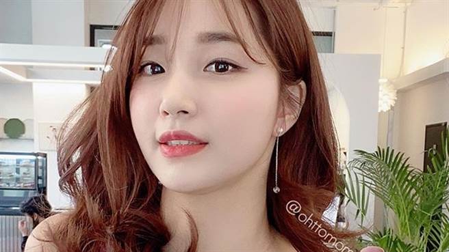 一周正妹精选》170cm爆乳辣妈、最正空姐辣秀性感好身材（图／IG@ohttomom）