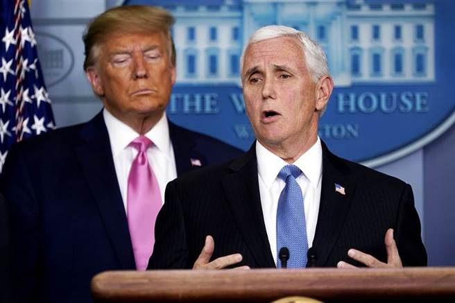 美国总统川普（左）和副总统彭斯（右）检测新冠肺炎呈阴性。（美联社资料照）