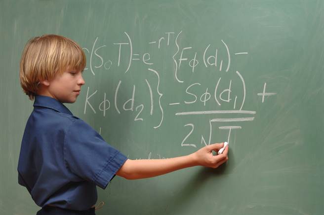 14岁神童8大学抢着要 曝亲哥学歷更不得了(示意图/非当事人/达志影像)