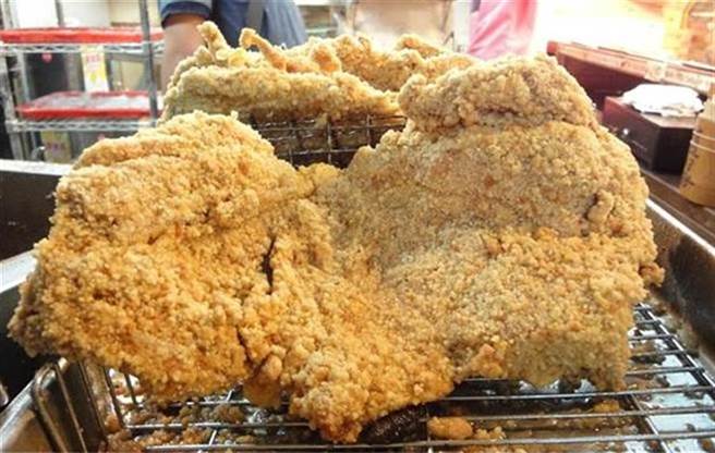 宵夜爱吃炸鸡，20多岁竟得恐怖疾病。（示意图／资料照）