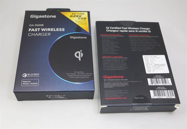 Gigastone GA-9600 15w 無線快充充電盤(黑/白)兩款。(黃慧雯攝)