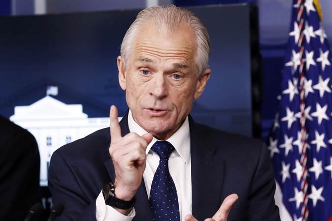 新冠肺炎疫情恐让美国经济陷入大萧条的疑虑四起，白宫贸易顾问纳瓦洛（Peter Navarro）11日澄清，美国现阶段状况根本不是大萧条，当时大萧条歷时约10年，现在川普花费3年打造的最强国家，大陆60天就用一个病毒将它摧毁。（资料照／美联社）