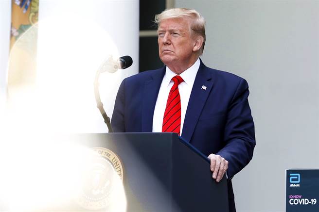 美媒揭露白宮內部文件，顯示全美至少十多個城市新冠感染率（infection rates）狂飆，和川普「全美新增病例數正快速下降」的說法相牴觸。（圖／美聯社）