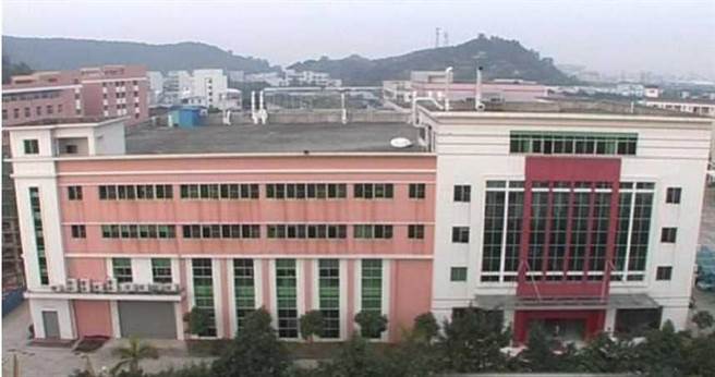 1999年宏福在大陸廣東省中山市成立企業總部，現已轉型為研發基地。（圖／翻攝自宏福鞋業集團臉書）