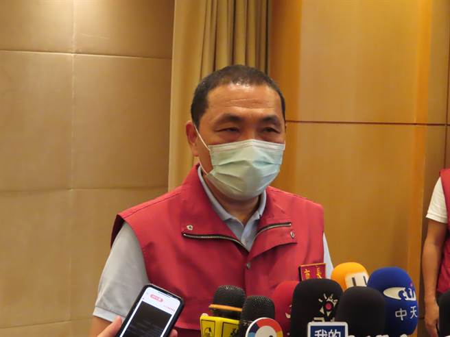 帛琉总统惠恕仁日28抵台展开5天4夜行程，见证台帛旅游泡泡成行；新北市长侯友宜今受访表示，全球疫情仍未舒缓，多国甚至有第三波疫情上升的趋势，他还是认为中央应审慎评估旅游泡泡是否实施。（资料照，叶德正摄）