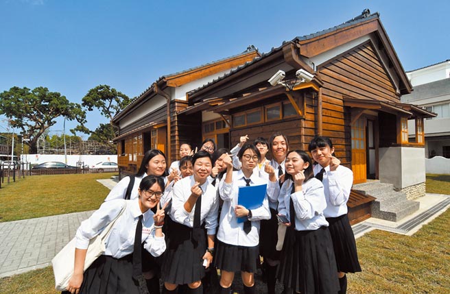 日本殖民时期留下了不少日式建筑，修缮后成了年轻人的打卡景点。（庄哲权摄）