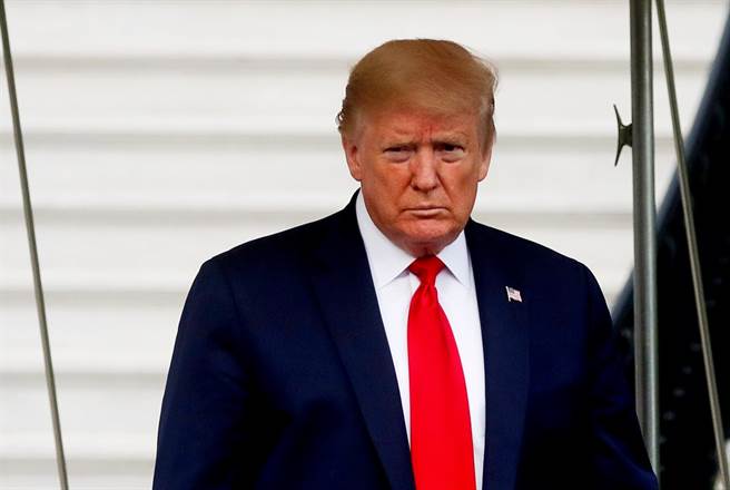 消息人士透露，川普及幕僚开始怀疑美国CDC提供的全美新冠死亡人数。（资料照／路透社）