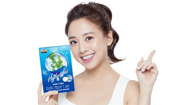 「鬼鬼」吴映洁分享自己睡前保养很爱用面膜加强保溼。（图／品牌提供）