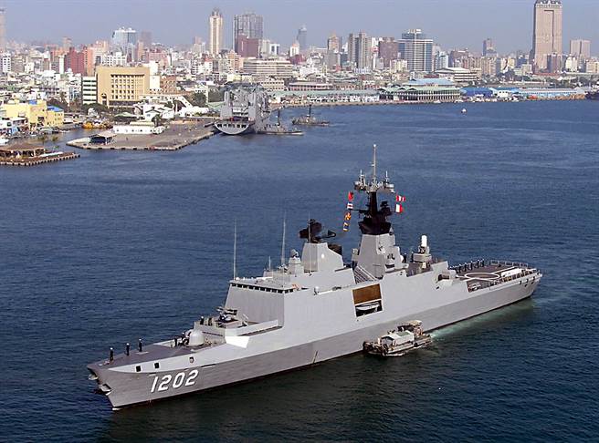 北京严重关切法国为台湾拉法叶巡防舰升级案，法国外交部回应称，法国遵循「一个中国」政策，也遵守对台军售合约，现在应该把注意力和努力都放在对抗新冠病毒流行病上。图为台湾康定级拉法叶巡防舰。（图／海军官网）