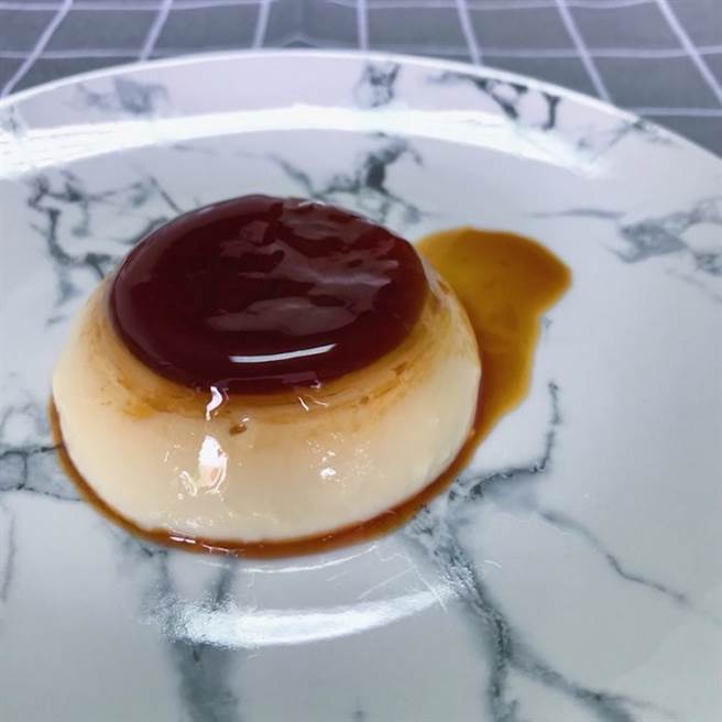 全联好吃的甜点中，网友激推「绢布丁」，自己吃也可以吃光光。（图／翻摄自Dcard）