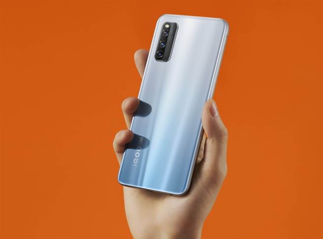 iQOO Z1 5G 将是第一款搭载联发科 1000+ 5G 晶片的手机。(摘自新浪微博@iQOO 手机)