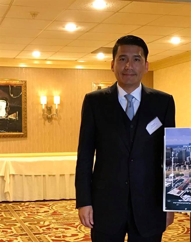 有乡民指出，一些私立大学「就算裸考也能上」，文化大学教务长方元沂深夜直接在脸书上，表示「注册率一直维持九成左右」，狠狠打脸乡民。（摘自方元沂脸书）