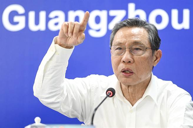 大陆抗疫专家锺南山16日驳斥新冠肺炎病毒源自于武汉病毒研究所的说法，更自曝曾不断质问病毒专家石正丽此一问题，不过对方已经否认。（资料照／中新社）