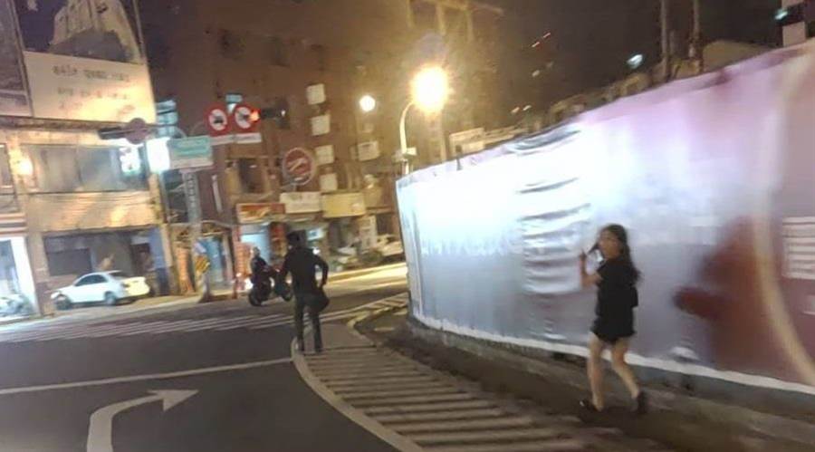 跟著逃跑的1男1女乘客。（陳姓民眾提供／程炳璋台南傳真）