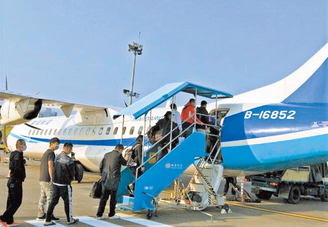 今年清明節連續假期自4月2日（周五）至5日（周一），訂於2月1日上午9時起統一開放訂位。（陳可文攝）