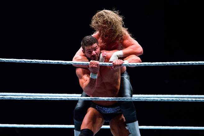 「格斗狂人」挑战1打4车轮战 惨遭膝顶KO缝26针(示意图/达志影像)