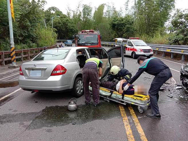 立委黃秀芳對撞車禍原因曝光轎車疑過灣跨越中線 社會 中時新聞網