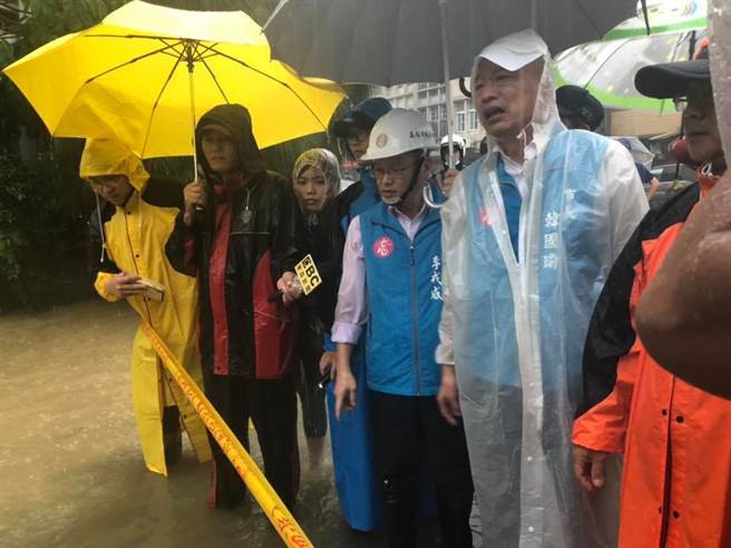 高雄淹水遭酸，韩国瑜表示：「老天爷要下多少雨不知道，但退水速度就是真功夫」 (图／韩国瑜脸书)