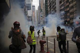 香港反國安法遊行爆衝突 警逮180人 港府譴責暴行