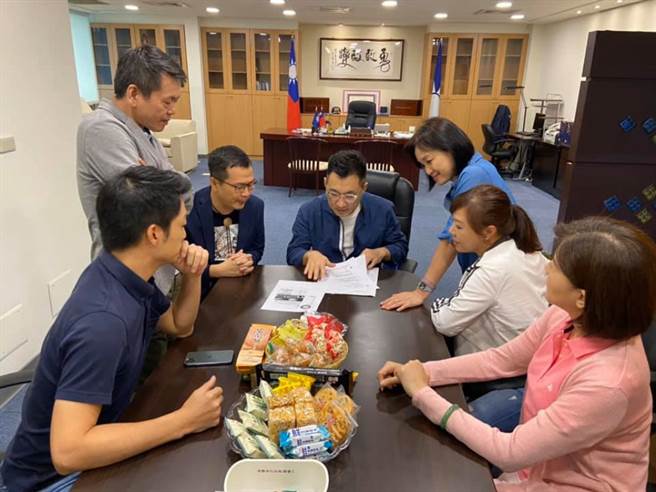 国民党内讨论各种方式，在不激化对立的情形下，让大家知道，韩国瑜这一年做了多少民进党20年做不到、做不好的事。(取自罗智强脸书)