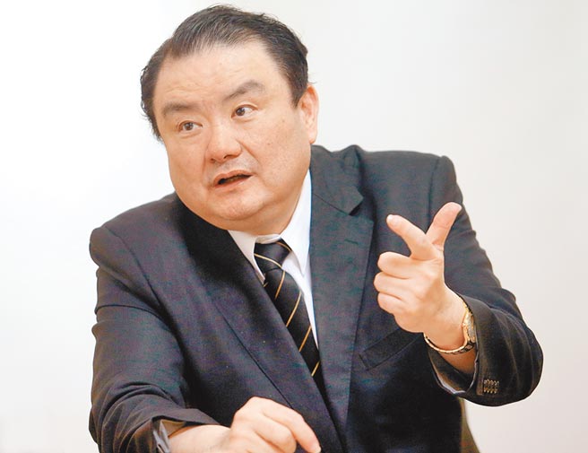 台北地检署检察官刘承武受访时表示，受害者的人权在法律上往往不对等且经常被忽视，于是成立「台湾犯罪被害人人权服务协会」。（范扬光摄）