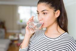 不要只喝水！營養師：3飲料能補水又防失智