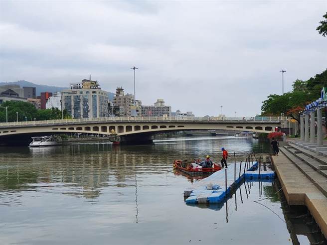 大雨过后，爱河水面相当乾净。（图／摘自韩家军 市政宣扬脸书）
