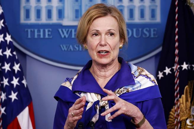 白宮疫情協調官員柏克斯（Deborah Birx）這周日好忙，接受節目專訪時，除了要為美國總統川普開放教會活動的指令澄清，還要為老闆不戴口罩的舉動辯護。（資料照／美聯社）