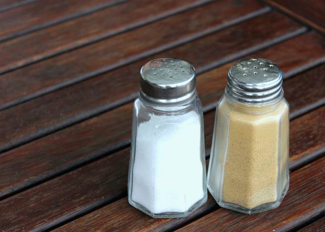 小吃店胡椒粉倒不出 他一開蓋噁到吐(示意圖／達志影像)