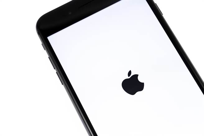 最新的 iOS 越狱工具已经推出，凡 iOS 11 以上的 iPhone 都能破解，几乎等于所有 iPhone 都暴露在此零日漏洞的危机之中。(达志影像／shutterstock提供)