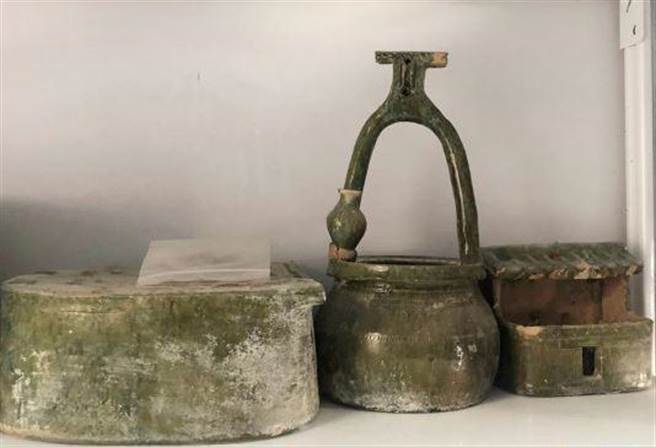 黄河边大型古墓群出土的秦汉时期的带釉陶瓷。(图/中评社) 