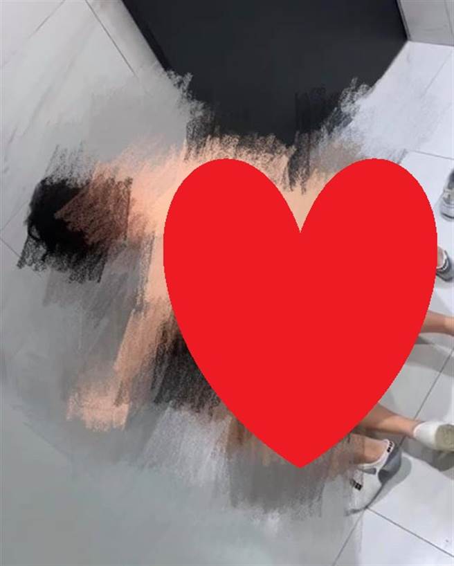 男女厕所地板直接来，不少网友求上车（图片取自/爆废公社）